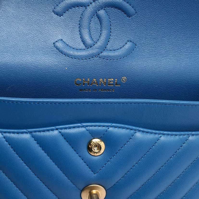 Chanel Small Classic Chevron Lambskin Double Flap Blue Leather Very good condition - Box View