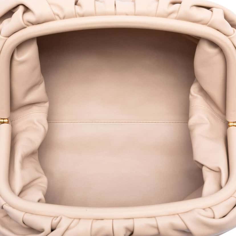 Bottega Veneta Lambskin The Pouch Brown Leather Good condition - Model View