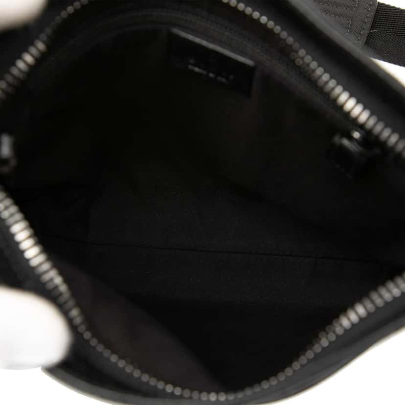 Gucci GG Canvas Crossbody Black Canvas Very good condition - Model View