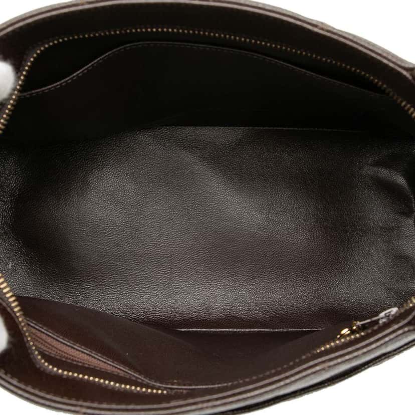Chanel Caviar Medallion Tote Brown Leather Good condition - Model View