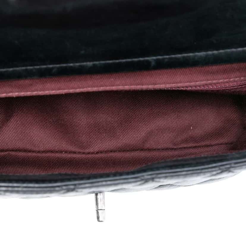 Chanel Paris Dallas Small Quilted Calfskin Flap Black Leather Good condition - Model View