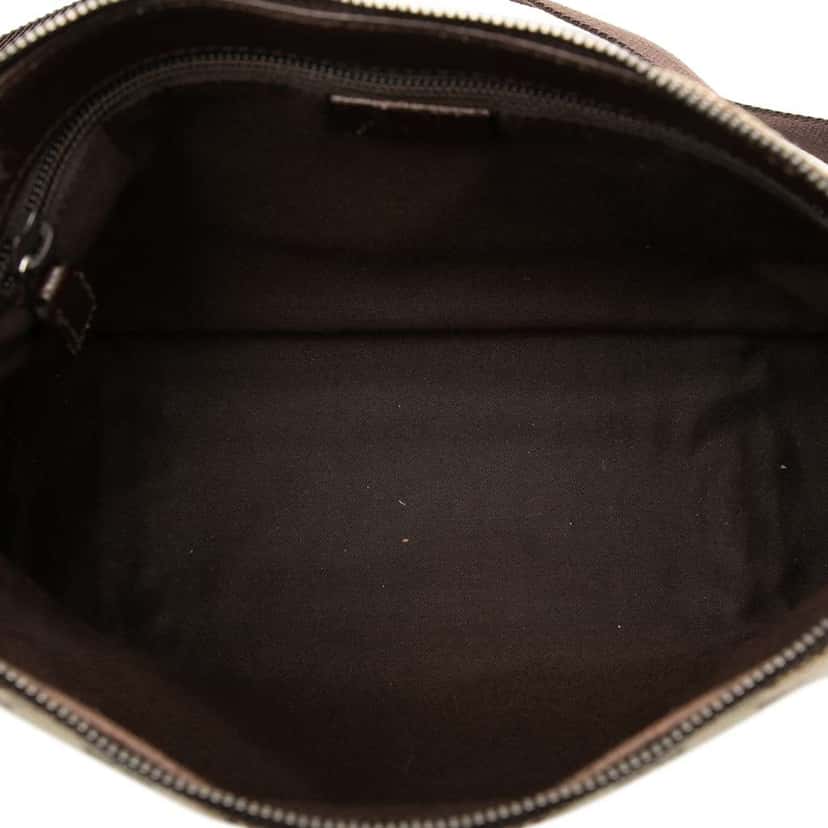 Gucci GG Canvas Crossbody Brown Canvas Good condition - Model View