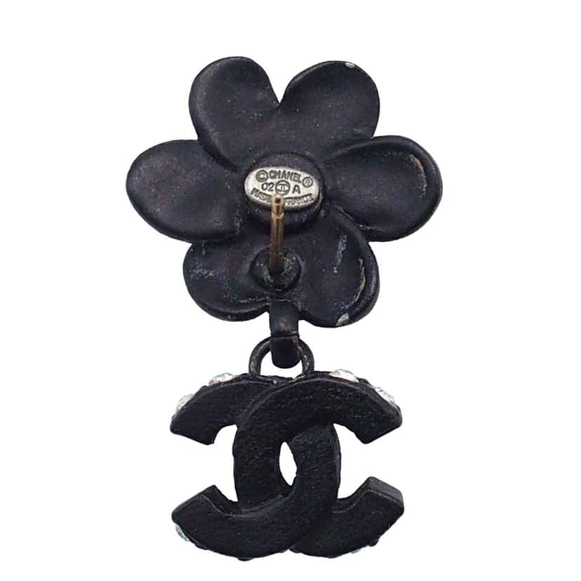 Chanel Metal Resin Rhinestone Camellia CC Drop Push Back Earrings Black Brass Good condition - Model View