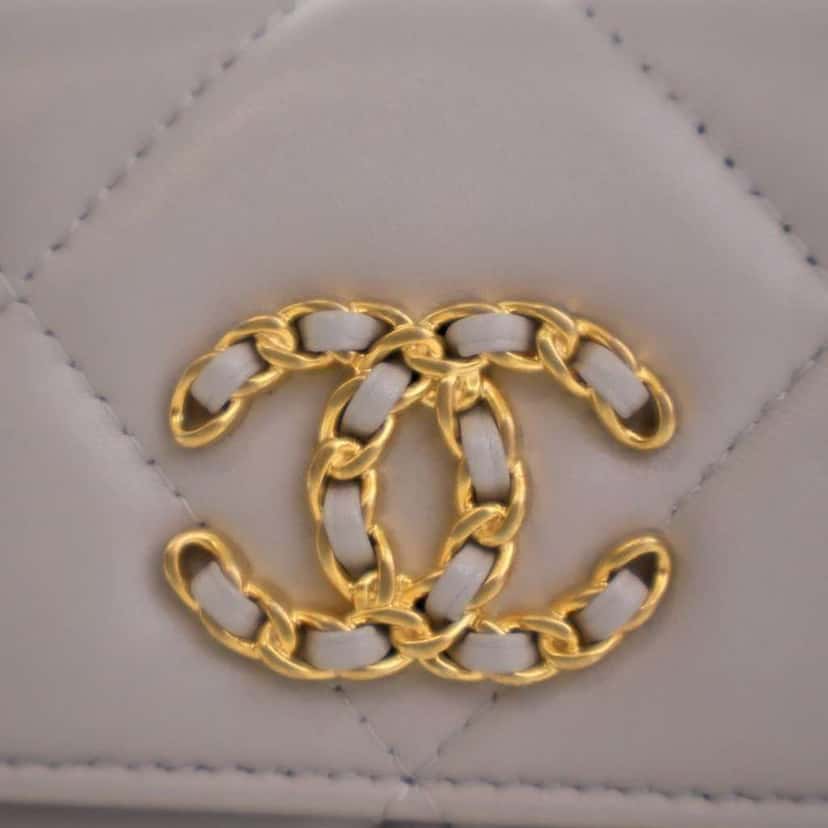 Chanel Quilted Lambskin 19 Flap Coin Purse With Chain Grey Leather Very good condition - Box View