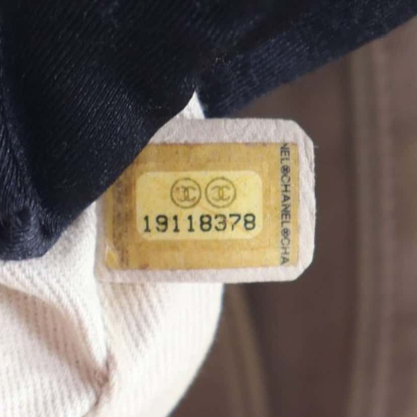 Chanel Small Quilted Caviar CC Pocket Tote Pink Leather Good condition - Model View