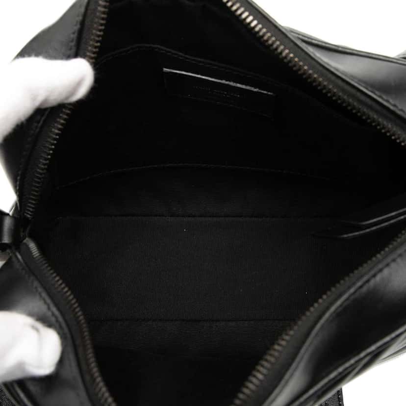 Saint Laurent Chevron Calfskin Monogram Monochrome Lou Camera Bag Black Leather Good condition - Model View