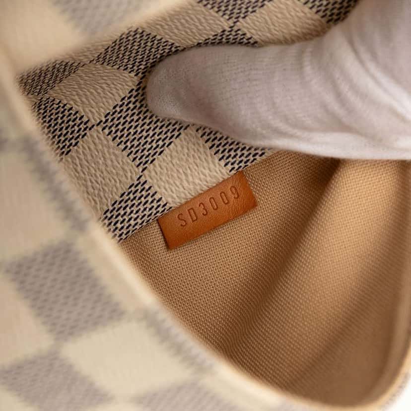 Louis Vuitton Damier Azur Totally PM White Very good condition - Box View