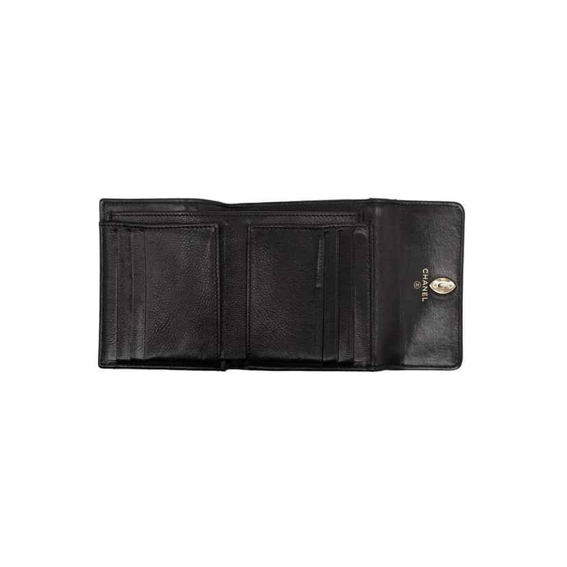 Chanel CC Quilted Lambskin Trifold Wallet Black Leather Good condition - Model View