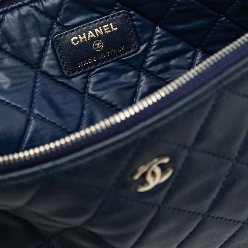 Chanel Medium Quilted Lambskin Casino Beauty O Case Clutch Blue Leather Very good condition - Box View
