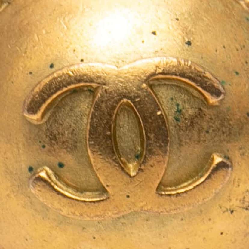 Chanel CC Gold Plated Round Clip On Earrings Gold Metal Good condition - Inside View