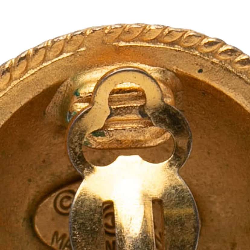 Chanel CC Gold Plated Round Clip On Earrings Gold Metal Good condition - Box View