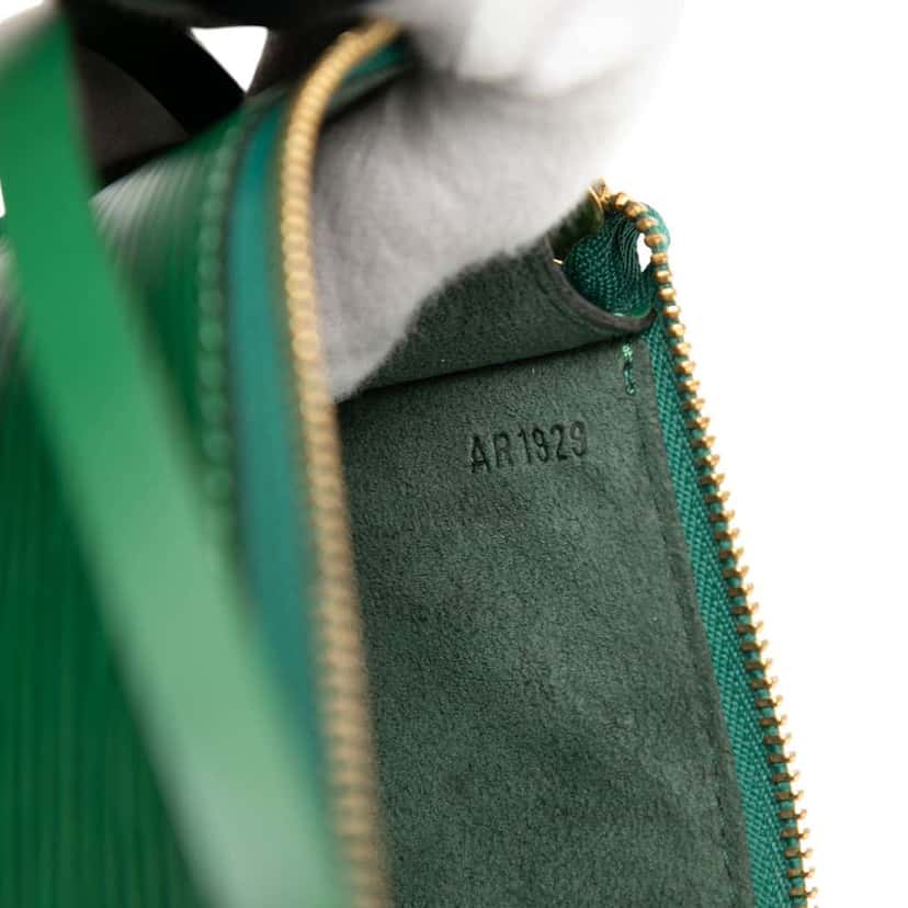 Louis Vuitton Epi Pochette Accessoires Green Leather Good condition - Box View