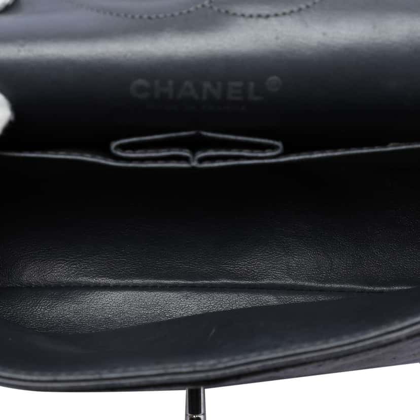 Chanel Medium Classic Suede Double Flap Grey Leather Very good condition - Model View