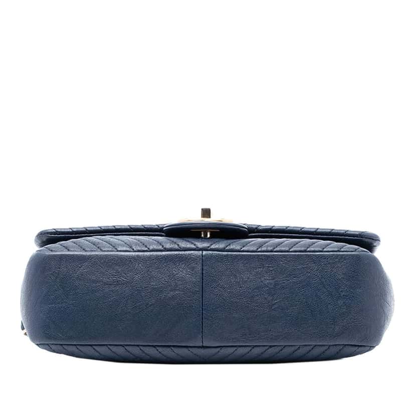 Chanel Small Chevron Wrinkled Calfskin Medallion Charm Surpique Flap Blue Leather Good condition - Inside View