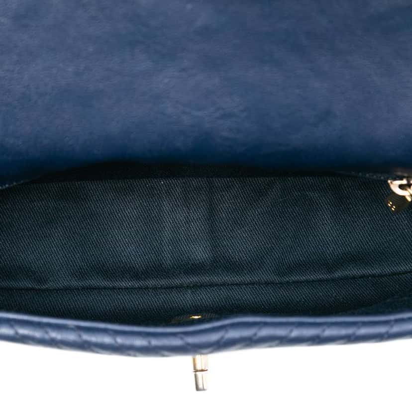 Chanel Small Chevron Wrinkled Calfskin Medallion Charm Surpique Flap Blue Leather Good condition - Model View