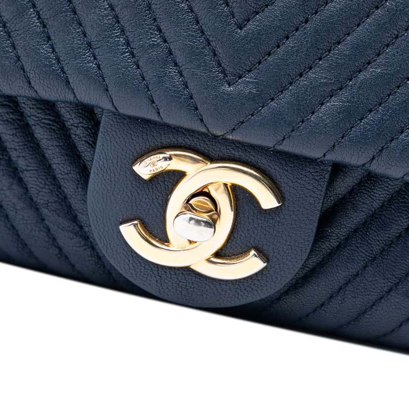 Chanel Small Chevron Wrinkled Calfskin Medallion Charm Surpique Flap Blue Leather Good condition - Box View