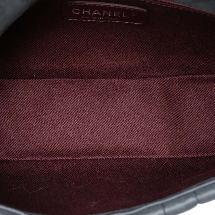 Chanel Chocolate Bar Iridescent Calfskin Bubble Flap Grey Leather Good condition - Model View