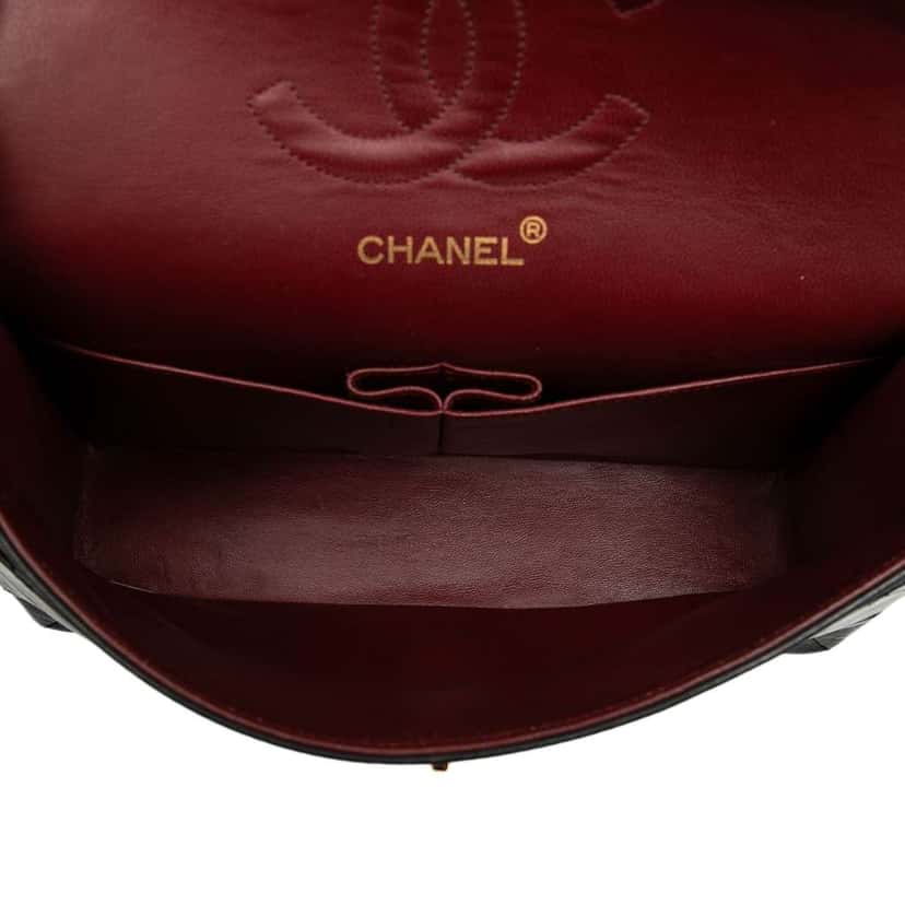 Chanel Medium Classic Lambskin Double Flap Black Leather Good condition - Model View