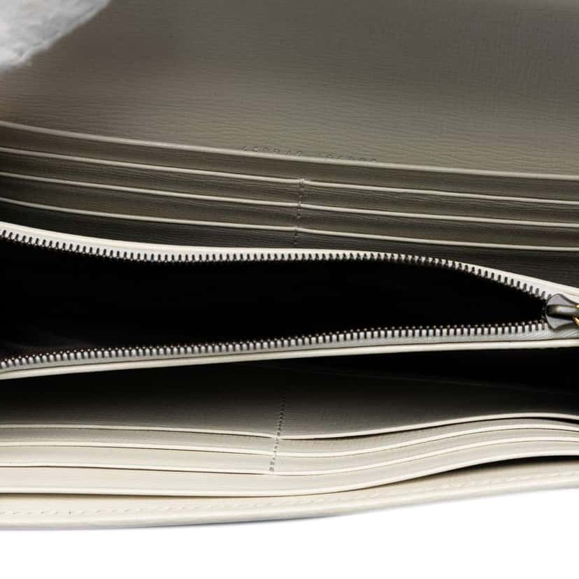 Gucci Bicolor Debossed GG Azalea Calfskin Bamboo Diana Wallet on Chain Green Leather Very good condition - Model View