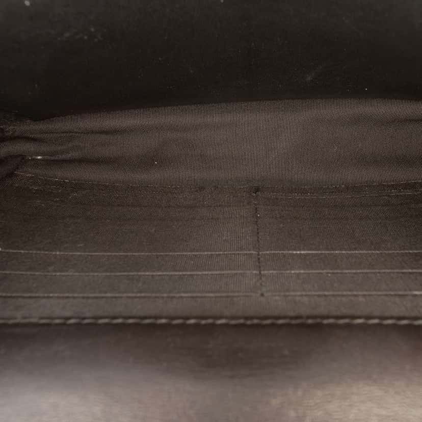 Chanel CC Quilted Crinkled Patent Wallet On Chain Black Leather Very good condition - Model View