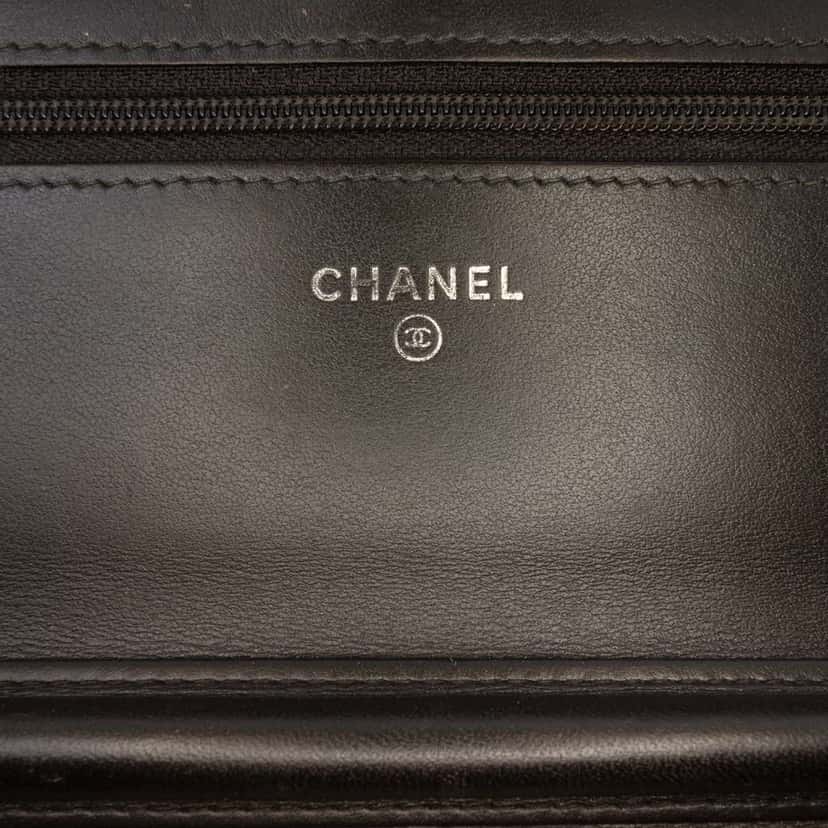 Chanel CC Quilted Crinkled Patent Wallet On Chain Black Leather Very good condition - Box View
