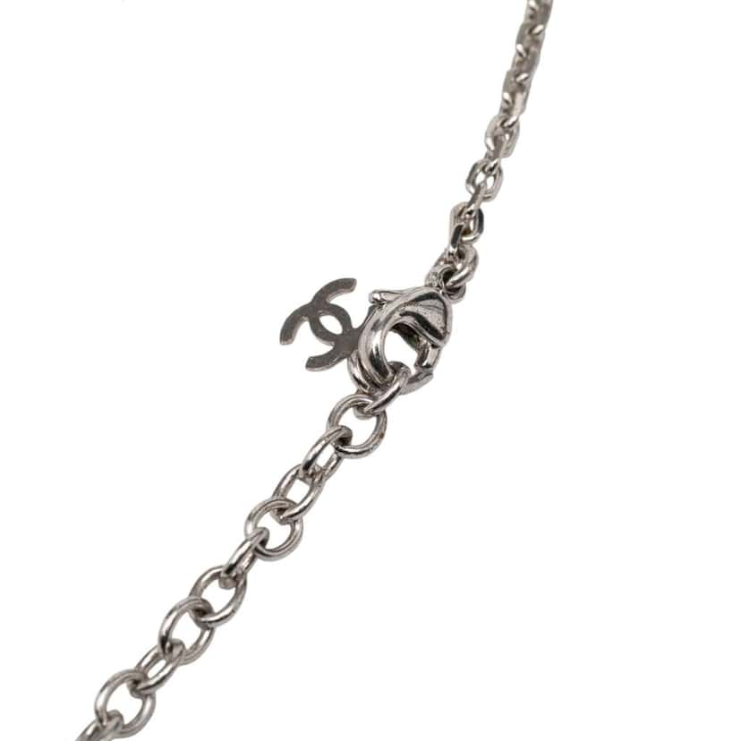 Chanel CC Silver Plated Resin Rhinestone Pendant Necklace Silver Metal Very good condition - Model View