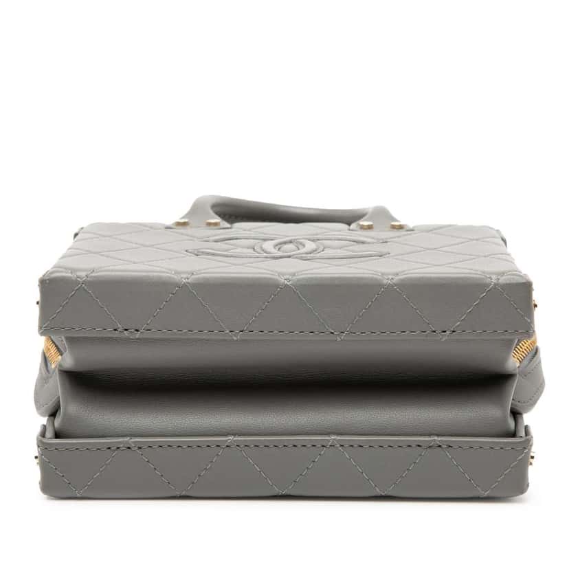 Chanel Small CC Quilted Calfskin Top Handle Convertible Vanity Case Grey Leather Very good condition - Inside View