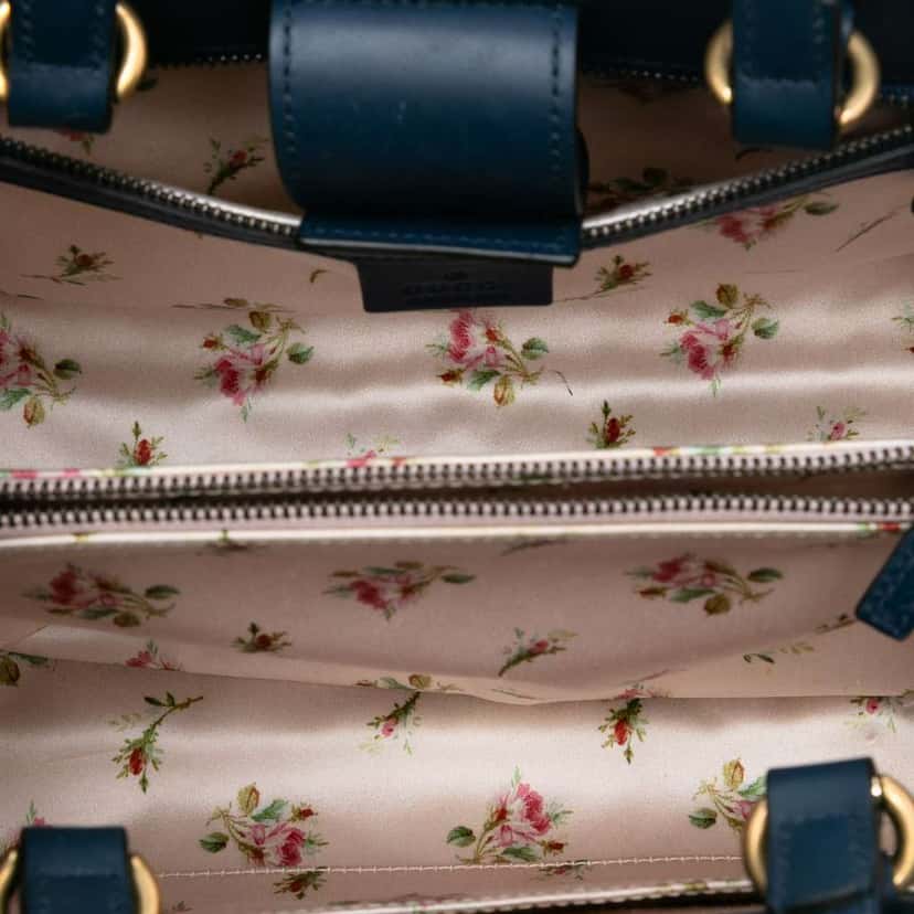 Gucci Small GG Marmont Matelasse Denim Pearly Satchel Blue Denim Very good condition - Model View