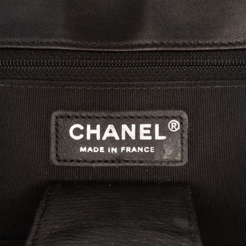 Chanel CC Tweed Paint Splatter Flap Black Tweed Very good condition - Box View