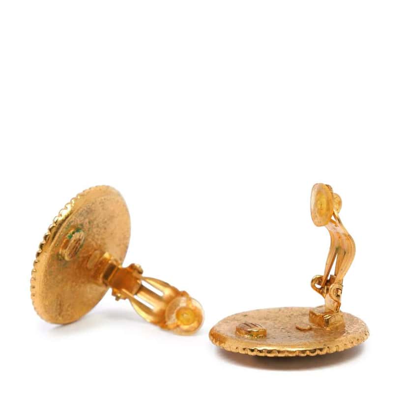 Chanel CC Gold Plated Round Clip On Earrings Gold Metal Very good condition - Model View
