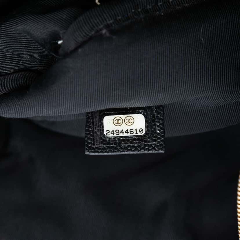 Chanel Medium CC Chevron Caviar O Case Clutch Black Leather Good condition - Box View