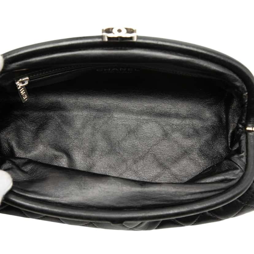Chanel Quilted Lambskin Timeless Kisslock Clutch Black Leather Good condition - Model View