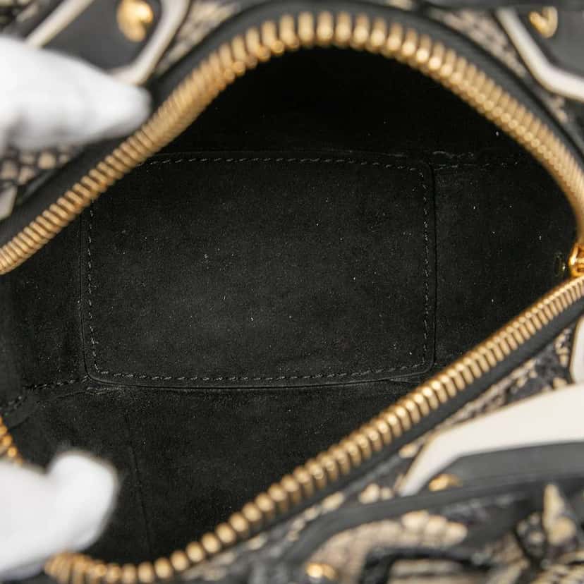 Burberry Croc Embossed Pallas Helmet Shoulder Bag White Leather Very good condition - Model View