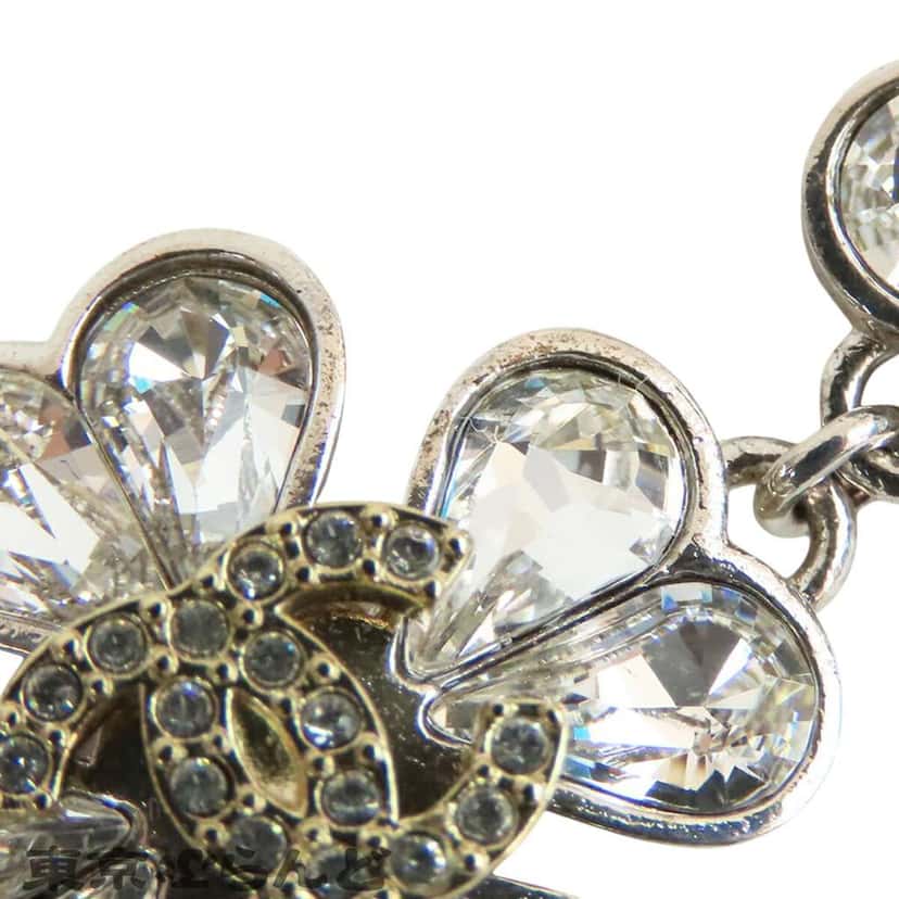 Chanel CC Gold and Silver Plated Crystals Heart and Clover Charm Pendant Necklace Gold Metal Very good condition - Model View