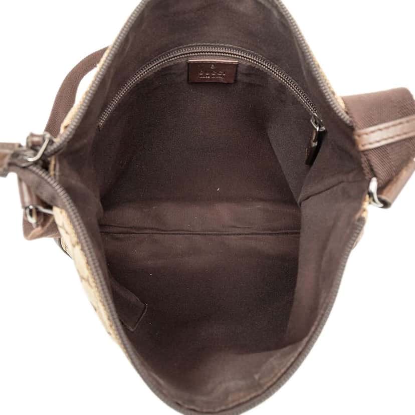 Gucci GG Canvas Crossbody Brown Canvas Very good condition - Model View