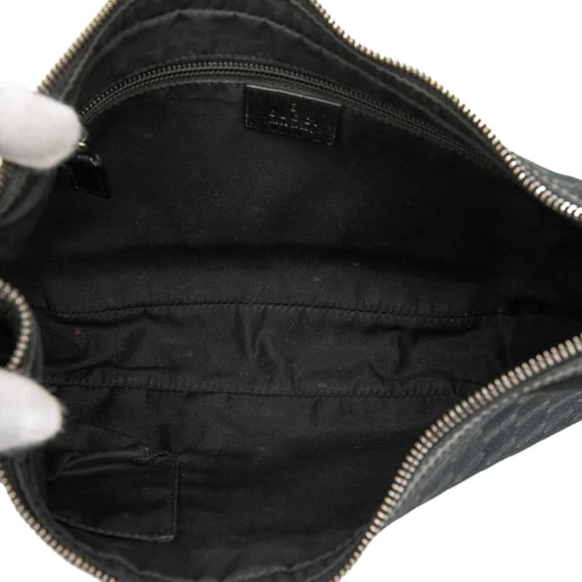 Gucci GG Canvas Crossbody Black Canvas Good condition - Model View