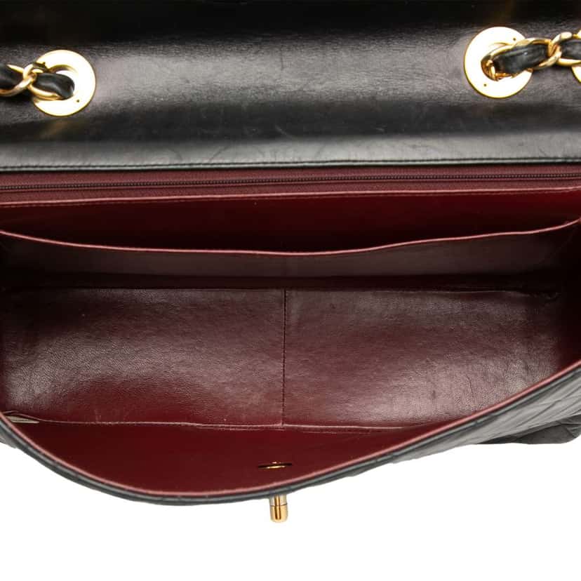 Chanel Maxi XL Classic Lambskin Single Flap Black Leather Very good condition - Model View