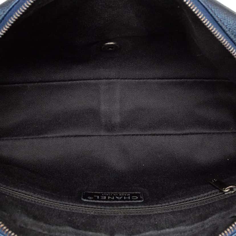 Chanel Jumbo Quilted Iridescent Caviar Easy Flap Blue Leather Very good condition - Model View