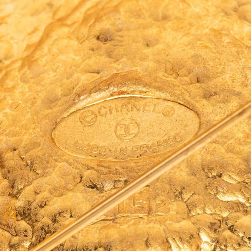 Chanel CC Gold Plated Diamond Brooch Gold Metal Very good condition - Model View