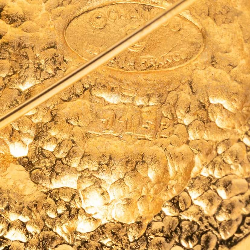 Chanel CC Gold Plated Diamond Brooch Gold Metal Very good condition - Box View