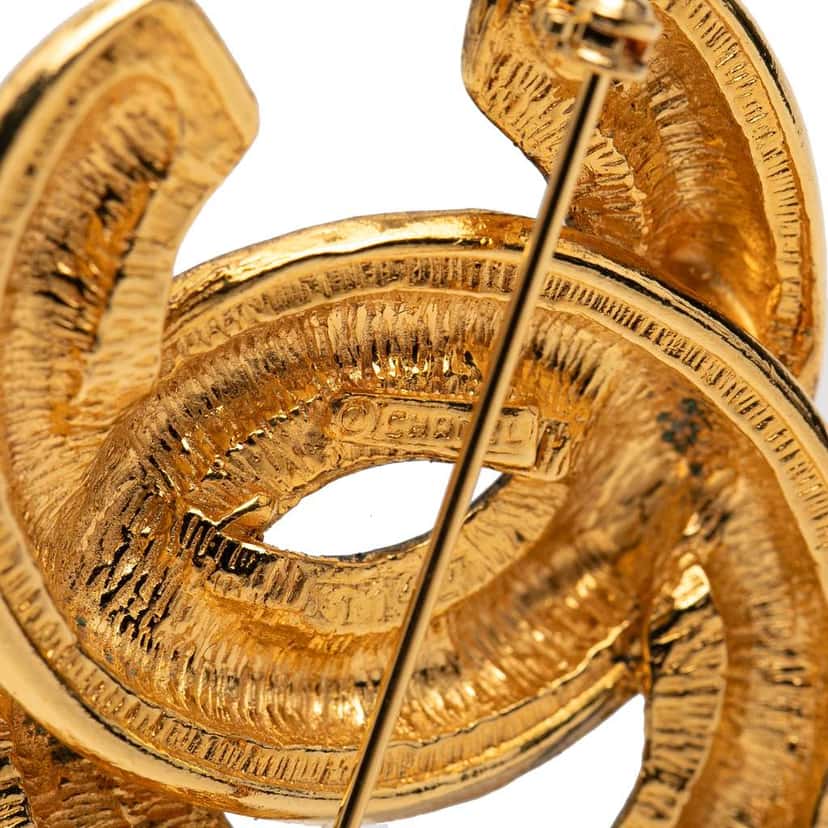 Chanel Gold Plated Quilted CC Brooch Gold Metal Very good condition - Inside View