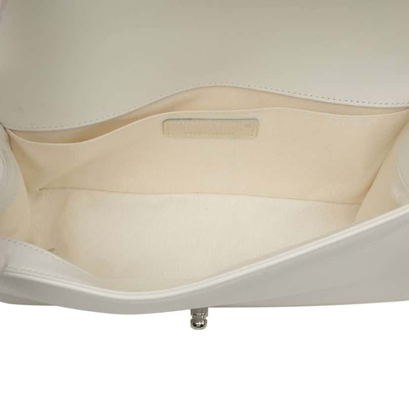 Chanel Old Medium Chevron Lambskin and Iridescent PVC Boy Flap White Leather Very good condition - Model View