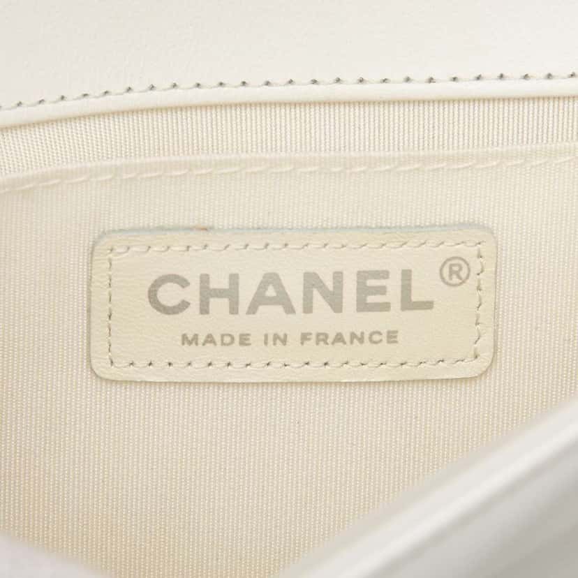 Chanel Old Medium Chevron Lambskin and Iridescent PVC Boy Flap White Leather Very good condition - Box View