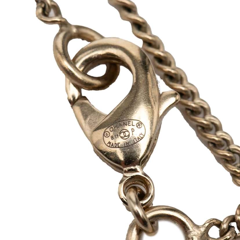 Chanel Gold Plated Gripoix CC Pendant Necklace Gold Metal Very good condition - Model View