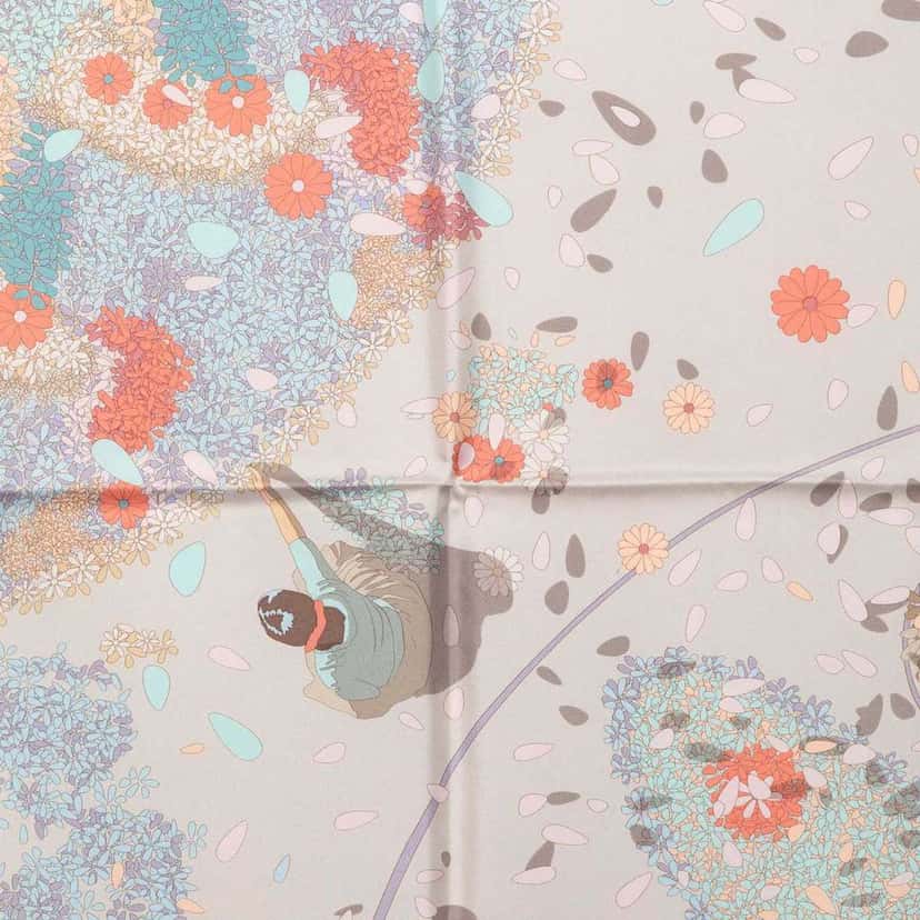 Hermès Offrandes d Un Jour Silk Scarf White Silk Very good condition - Box View