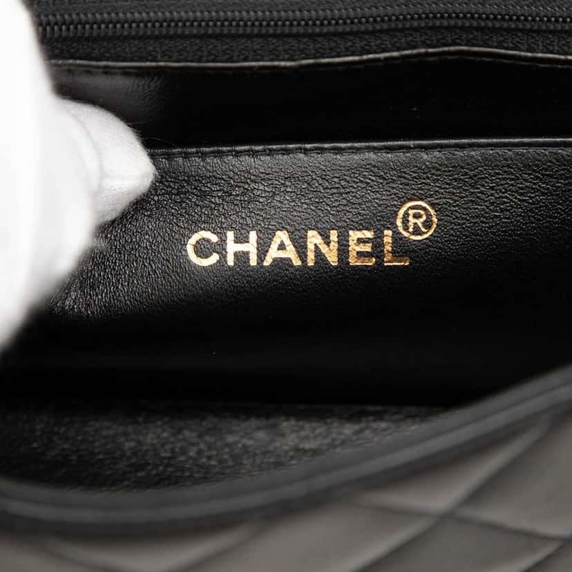Chanel Small Lambskin Diana Flap Black Leather Good condition - Box View