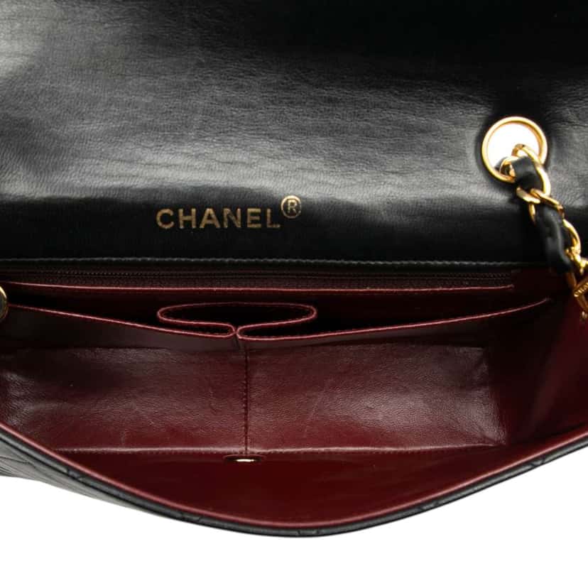Chanel Medium Quilted Lambskin Full Flap Black Leather Good condition - Model View