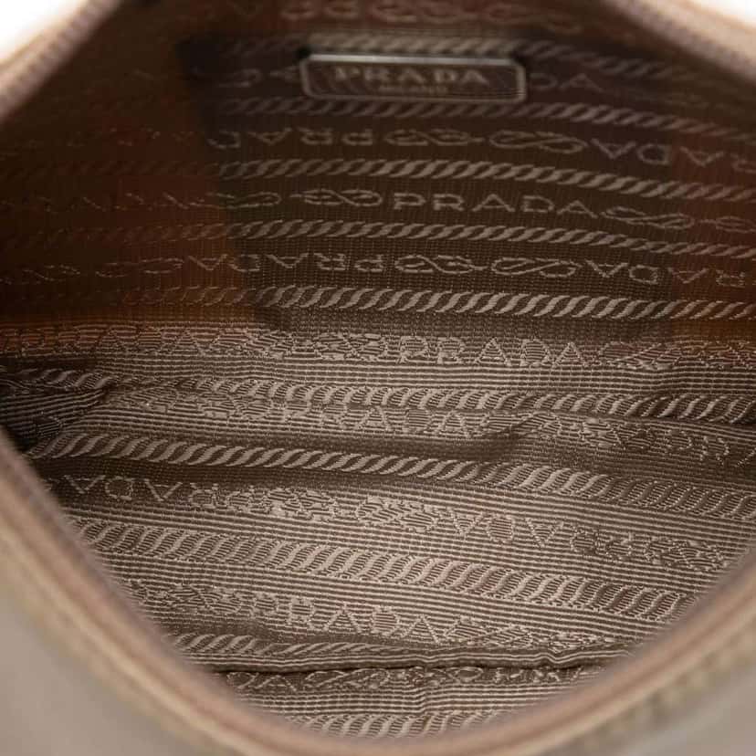 Prada Mini Tessuto Re Edition 2000 Shoulder Bag Brown Good condition - Model View