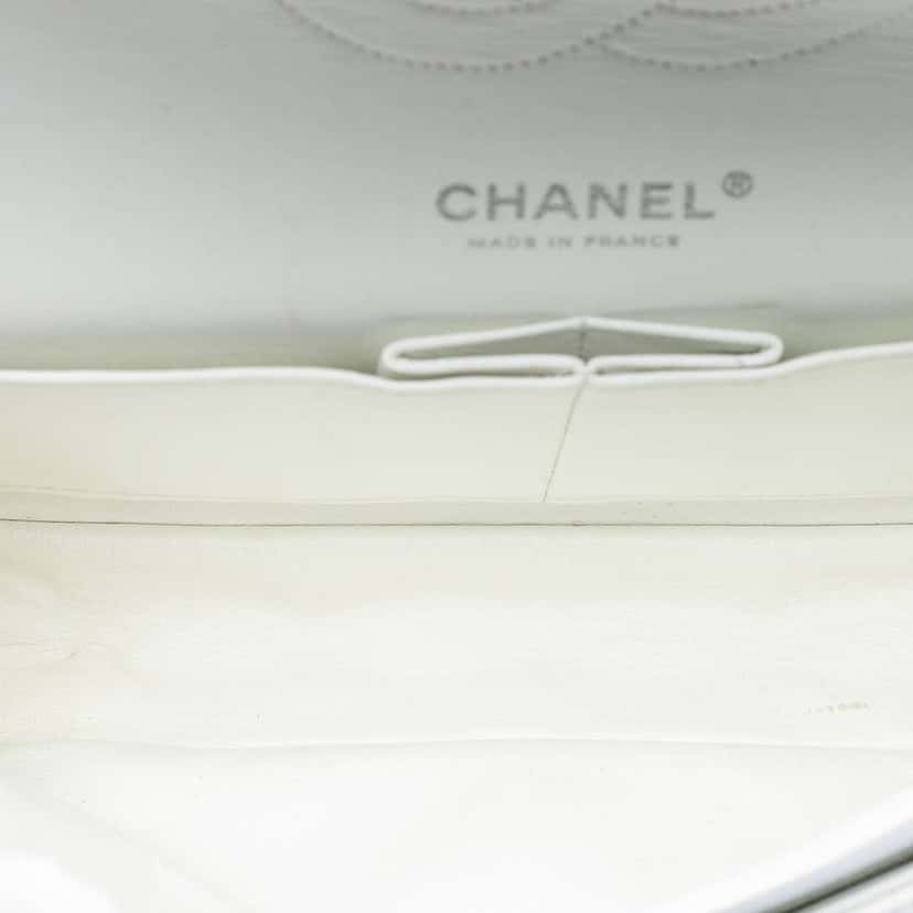 Chanel Medium Classic Caviar Double Flap White Leather Very good condition - Model View