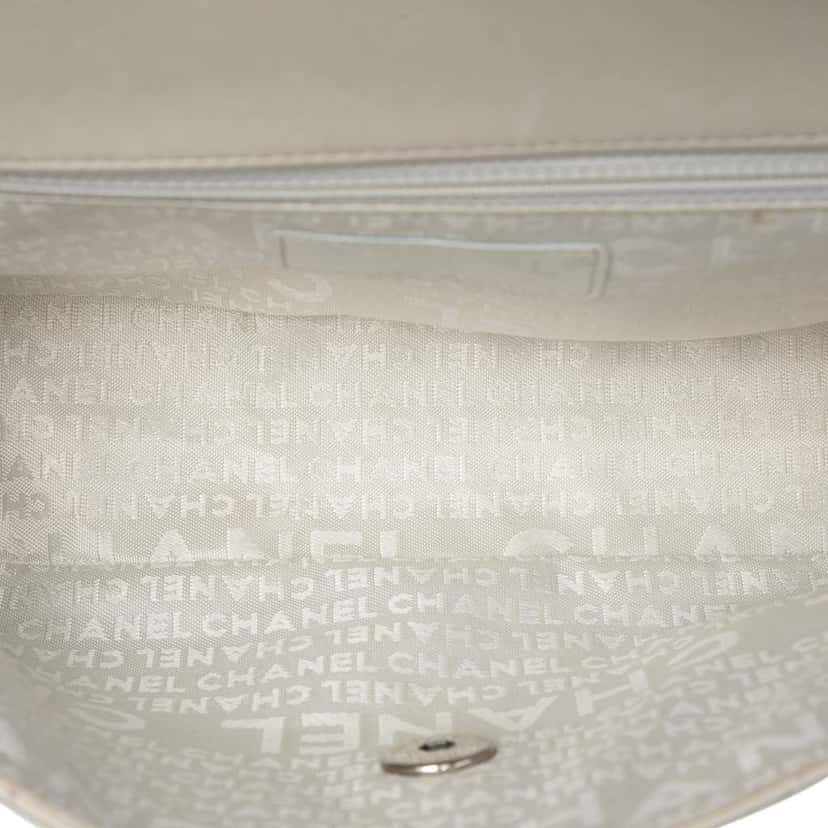 Chanel Quilted Lambskin Lady Graphic Flap White Leather Very good condition - Model View